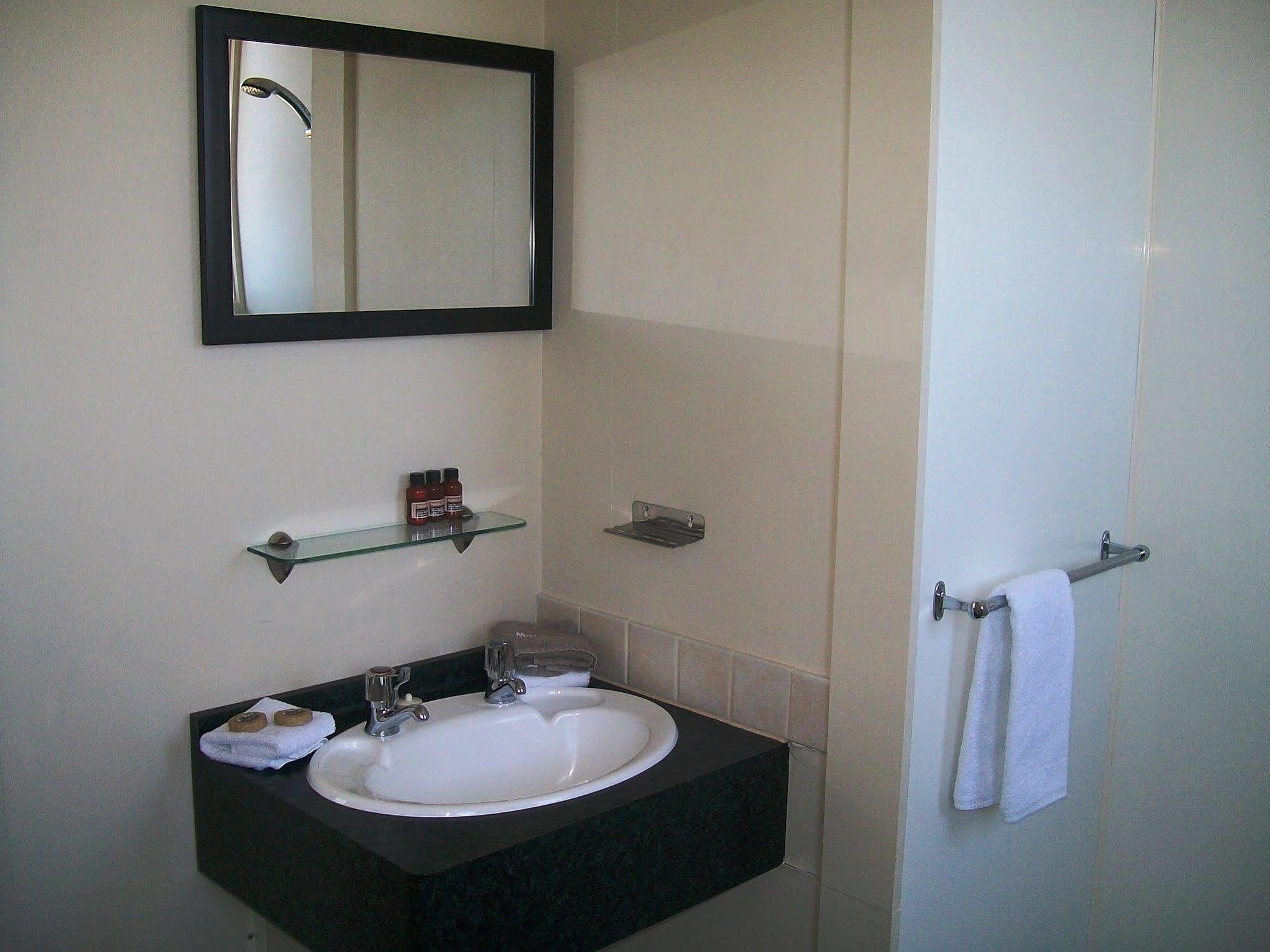 Cedar Court Motel Napier Εξωτερικό φωτογραφία